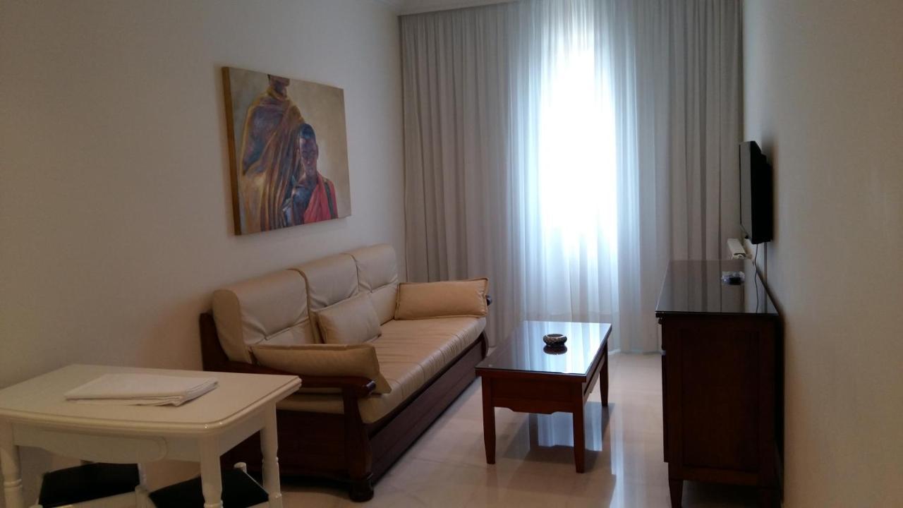 Apartamentos Maritimo Suites-Solo Adultos O Grove Exteriör bild