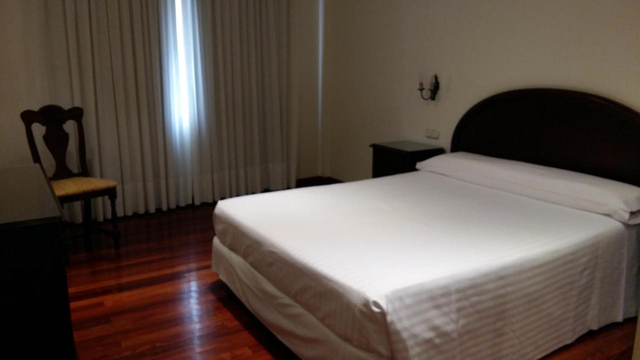 Apartamentos Maritimo Suites-Solo Adultos O Grove Exteriör bild